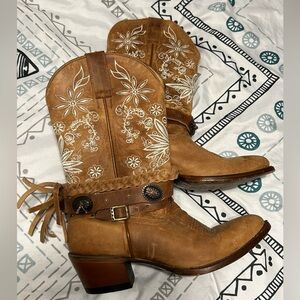 Tan Cowboy Boots w/White Flower Design